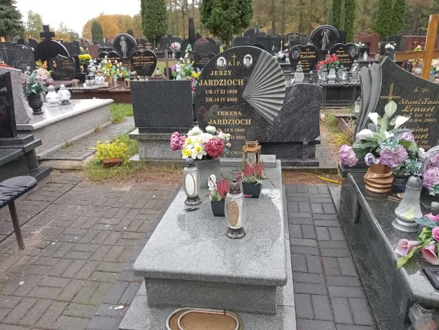 Grób Jerzy Jardzioch